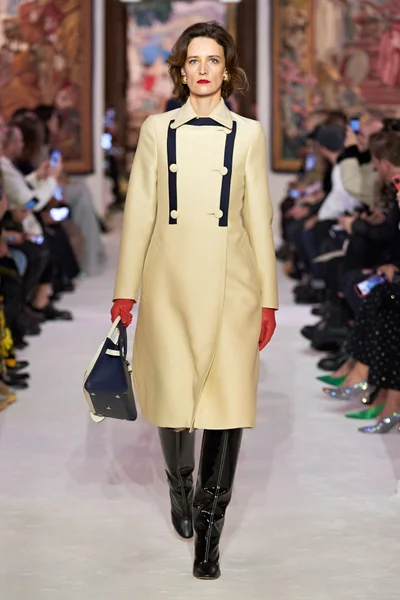 Look 16